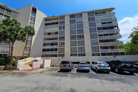 Condo in Lauderhill, Florida, 2 bedrooms  № 1187127 - photo 30