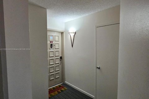 Condo in Lauderhill, Florida, 2 bedrooms  № 1187127 - photo 21