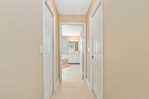 Condo in Hutchinson Island South, Florida, 3 bedrooms  № 1185259 - photo 25