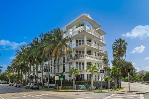 Condo in Miami Beach, Florida, 1 bedroom  № 1153741 - photo 1