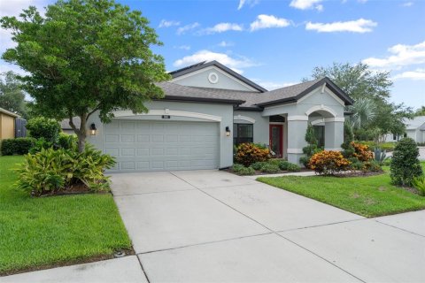 House in CONNERTON

 in Land O' Lakes, Florida 4 bedrooms, 288.93 sq.m. № 1266125 - photo 7