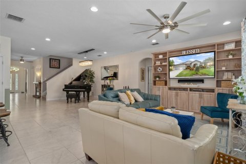 House in CONNERTON

 in Land O' Lakes, Florida 4 bedrooms, 288.93 sq.m. № 1266125 - photo 19