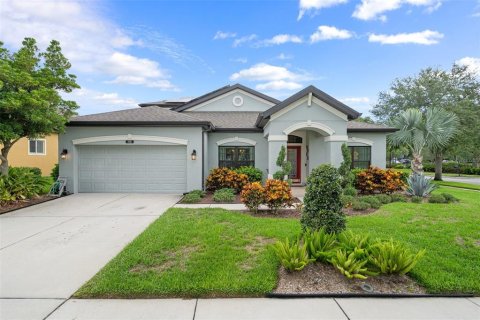 House in CONNERTON

 in Land O' Lakes, Florida 4 bedrooms, 288.93 sq.m. № 1266125 - photo 1