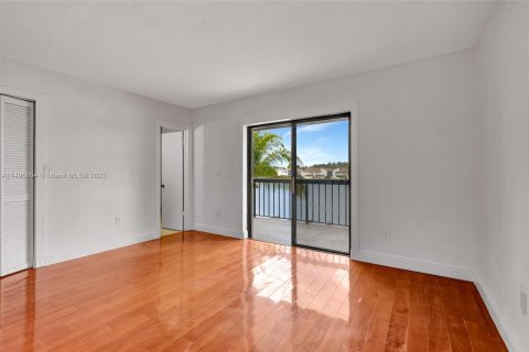 Townhouse in Hialeah, Florida 3 bedrooms, 147.71 sq.m. № 873473 - photo 20
