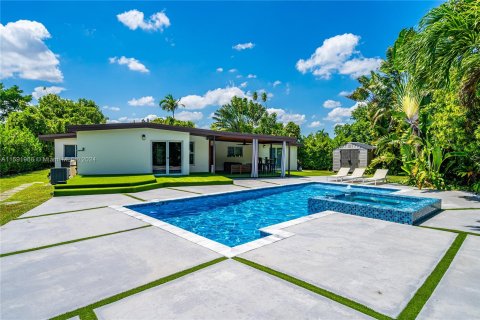 House in Miami, Florida 4 bedrooms, 170.29 sq.m. № 1384089 - photo 9