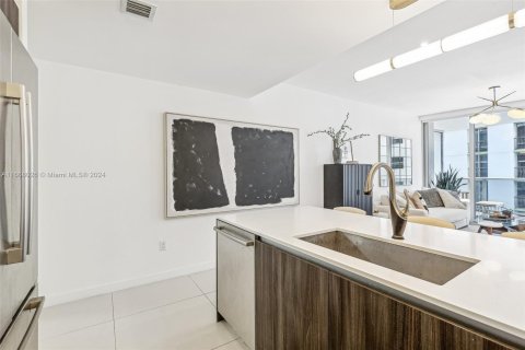 Condominio en venta en Miami, Florida, 1 dormitorio, 82.5 m2 № 1384087 - foto 14