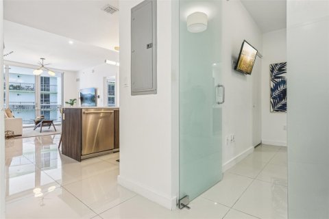 Condo in Miami, Florida, 1 bedroom  № 1384087 - photo 6