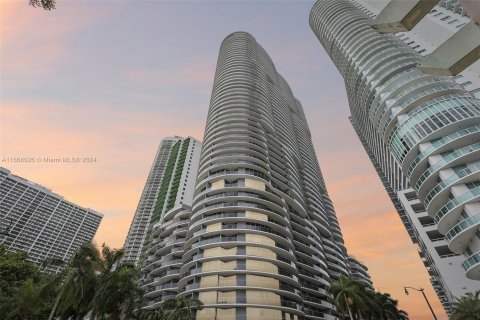 Condominio en venta en Miami, Florida, 1 dormitorio, 82.5 m2 № 1384087 - foto 1