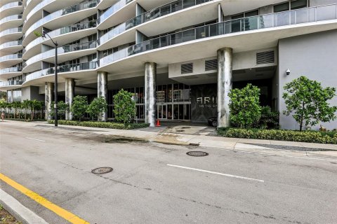 Condominio en venta en Miami, Florida, 1 dormitorio, 82.5 m2 № 1384087 - foto 3