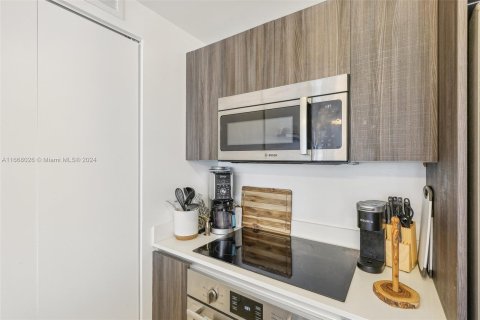 Condo in Miami, Florida, 1 bedroom  № 1384087 - photo 15