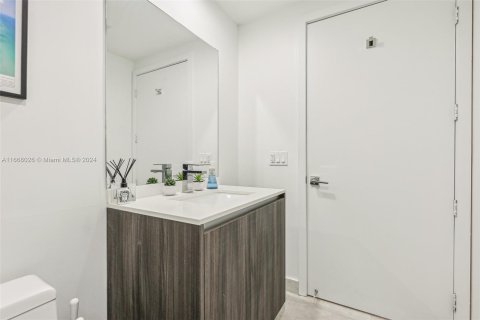 Condominio en venta en Miami, Florida, 1 dormitorio, 82.5 m2 № 1384087 - foto 11