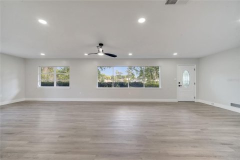 Villa ou maison à vendre à DeLand, Floride: 4 chambres, 231.98 m2 № 1395568 - photo 9