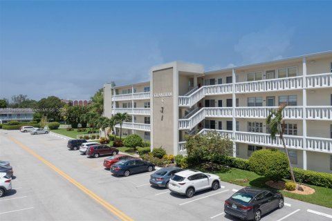 Condo in Deerfield Beach, Florida, 2 bedrooms  № 1354536 - photo 3