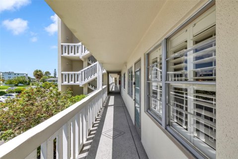 Condo in Deerfield Beach, Florida, 2 bedrooms  № 1354536 - photo 10