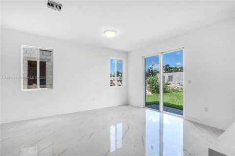 Townhouse in Homestead, Florida 5 bedrooms, 232.44 sq.m. № 1428151 - photo 13