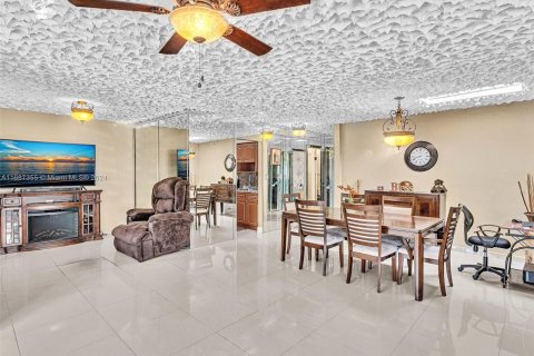 Casa en venta en Miami, Florida, 3 dormitorios, 208.47 m2 № 1428191 - foto 9