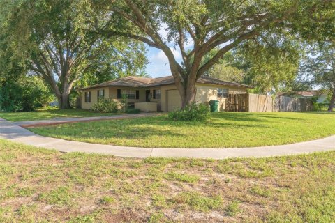 House in Deltona, Florida 3 bedrooms, 127.65 sq.m. № 1340132 - photo 2