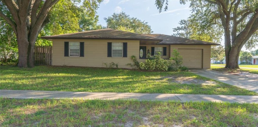 House in Deltona, Florida 3 bedrooms, 127.65 sq.m. № 1340132