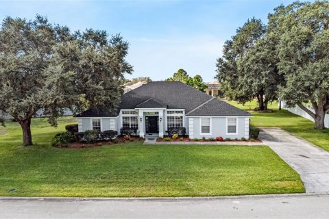 Villa ou maison à vendre à Winter Haven, Floride: 4 chambres, 198.25 m2 № 1349893 - photo 1