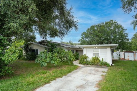 Casa en venta en Clearwater, Florida, 3 dormitorios, 181.72 m2 № 1349933 - foto 1