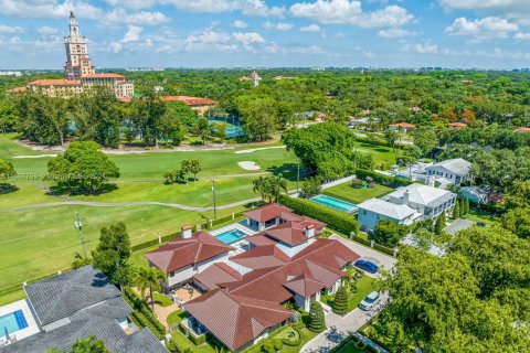 House in Coral Gables, Florida 6 bedrooms, 651.06 sq.m. № 1377117 - photo 4