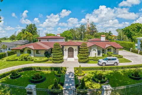 House in Coral Gables, Florida 6 bedrooms, 651.06 sq.m. № 1377117 - photo 2