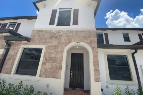 Townhouse in Hialeah, Florida 3 bedrooms, 143.07 sq.m. № 889772 - photo 3