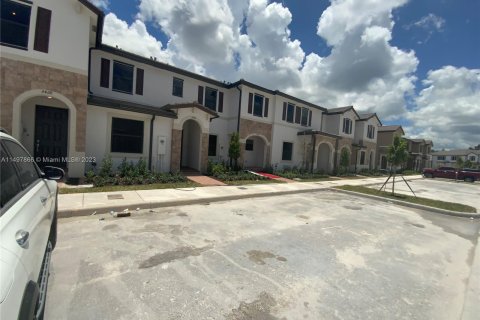 Townhouse in Hialeah, Florida 3 bedrooms, 143.07 sq.m. № 889772 - photo 5