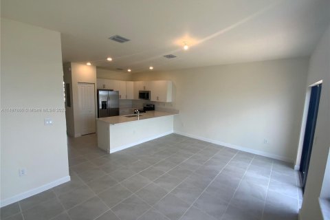 Townhouse in Hialeah, Florida 3 bedrooms, 143.07 sq.m. № 889772 - photo 13