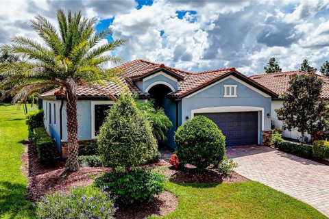 Villa ou maison à louer à Bradenton, Floride: 3 chambres, 153.2 m2 № 1350775 - photo 1