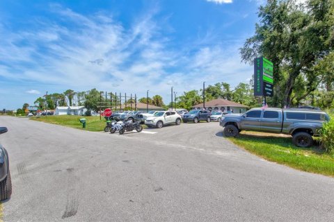 Immobilier commercial à vendre à Port Charlotte, Floride: 147.16 m2 № 621928 - photo 4