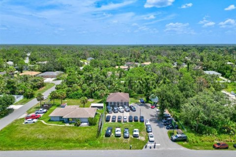 Immobilier commercial à vendre à Port Charlotte, Floride: 147.16 m2 № 621928 - photo 3