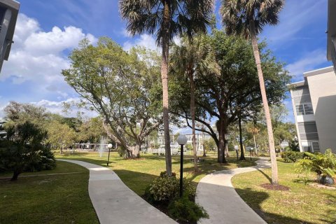 Condo in Lauderdale Lakes, Florida, 1 bedroom  № 1118622 - photo 11