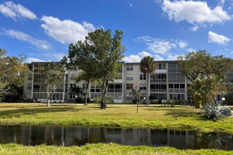 Condo in Lauderdale Lakes, Florida, 1 bedroom  № 1118622 - photo 2