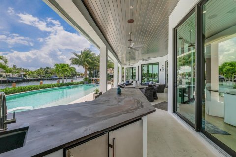 Villa ou maison à vendre à Lighthouse Point, Floride: 6 chambres, 586.96 m2 № 712471 - photo 13