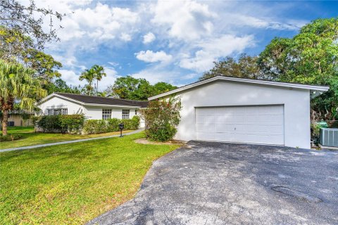 Casa en venta en Palmetto Bay, Florida, 6 dormitorios, 246.38 m2 № 963530 - foto 2