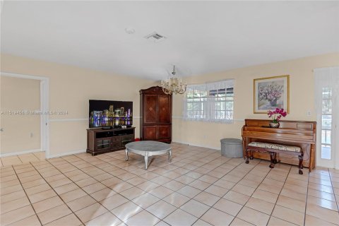 Casa en venta en Palmetto Bay, Florida, 6 dormitorios, 246.38 m2 № 963530 - foto 11
