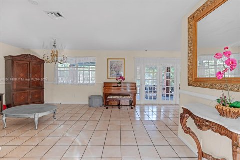 Casa en venta en Palmetto Bay, Florida, 6 dormitorios, 246.38 m2 № 963530 - foto 10