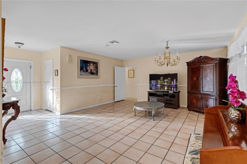 Casa en venta en Palmetto Bay, Florida, 6 dormitorios, 246.38 m2 № 963530 - foto 13
