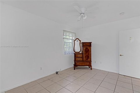 Casa en venta en Palmetto Bay, Florida, 6 dormitorios, 246.38 m2 № 963530 - foto 26