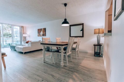 Copropriété à vendre à Sunny Isles Beach, Floride: 1 chambre, 93.37 m2 № 726275 - photo 7