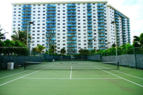 Condo in Sunny Isles Beach, Florida, 1 bedroom  № 726275 - photo 1