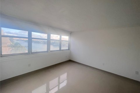 Condominio en alquiler en Miami Beach, Florida, 1 dormitorio, 78.04 m2 № 1357254 - foto 14