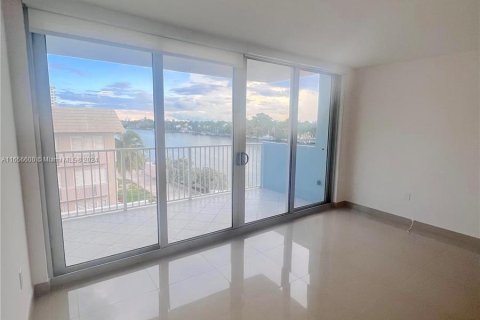 Condominio en alquiler en Miami Beach, Florida, 1 dormitorio, 78.04 m2 № 1357254 - foto 3