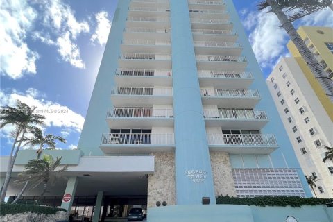 Condo in Miami Beach, Florida, 1 bedroom  № 1357254 - photo 1