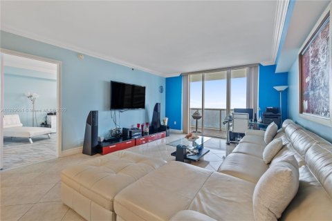 Condominio en alquiler en Hallandale Beach, Florida, 3 dormitorios, 161 m2 № 66098 - foto 2