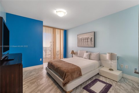 Condominio en alquiler en Hallandale Beach, Florida, 3 dormitorios, 161 m2 № 66098 - foto 15