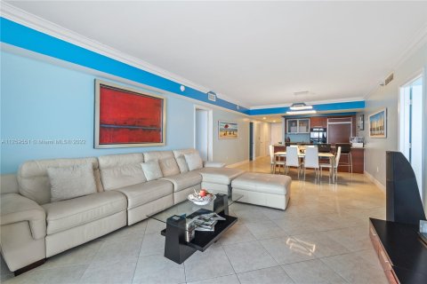 Condominio en alquiler en Hallandale Beach, Florida, 3 dormitorios, 161 m2 № 66098 - foto 9