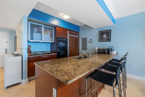 Condominio en alquiler en Hallandale Beach, Florida, 3 dormitorios, 161 m2 № 66098 - foto 7