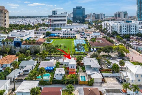 Casa en venta en West Palm Beach, Florida, 5 dormitorios, 258.64 m2 № 874629 - foto 3